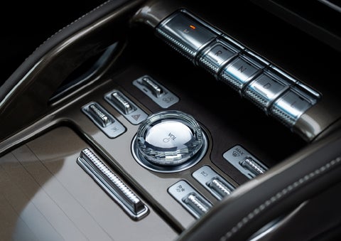 A crystal-inspired volume knob is shown in the center floor console of a 2025 Lincoln Nautilus® SUV. | Apple Lincoln Apple Valley in Apple Valley MN